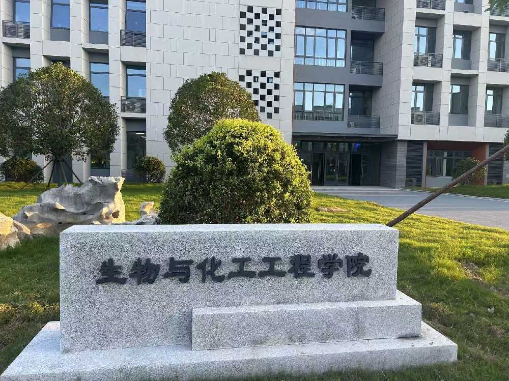 南木林县扬州职业大学体育场高杆灯项目
